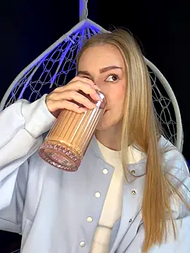 MilaMoone online show from 10-14-25, 10:38