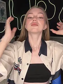 MilaMoone online show from 12-14-25, 11:48