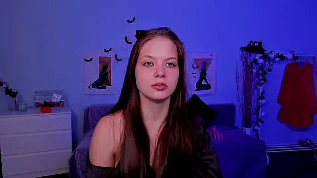 Snapshot of BetsyKiss chatting on 10-28-25, 05:15 BetsyKiss online show from 10-28-25, 05:15