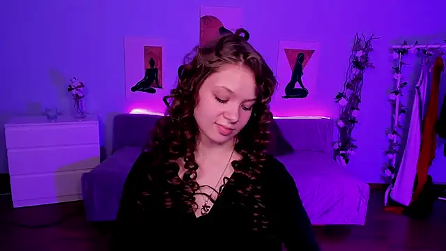 BetsyKiss online show from 04-28-26, 05:07