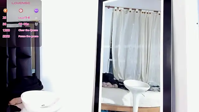 Snapshot of ArexBlakk chatting on 11-25-25, 12:38 ArexBlakk online show from 11-25-25, 12:38