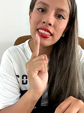 Snapshot of EMILIIA_RICHTER__ chatting on 10-09-25, 06:39 EMILIIA RICHTER online show from 10-09-25, 06:39
