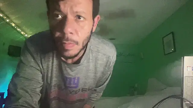 Snapshot of versatilevortex chatting on 10-09-25, 03:37 versatilevortex online show from 10-09-25, 03:37