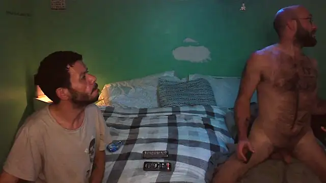 Snapshot of versatilevortex chatting on 10-12-25, 12:20 versatilevortex online show from 10-12-25, 12:20