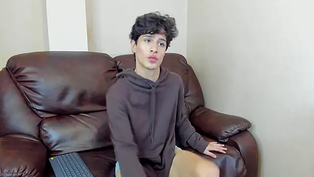 Snapshot of Xam_Collen chatting on 12-19-25, 01:51 Xam Collen online show from 12-19-25, 01:51