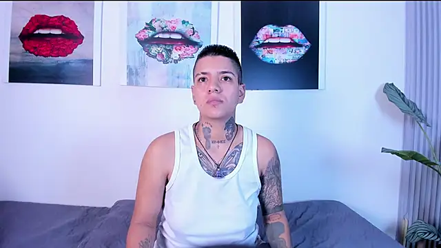 Girls inlove online show from 11-14-25, 11:53