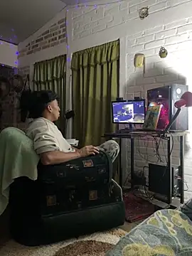 Snapshot of sky-wolves chatting on 09-16-25, 01:06 sky-wolves online show from 09-16-25, 01:06