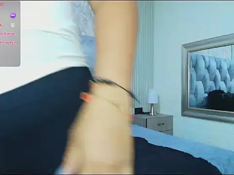Snapshot of sofiagutierrez__ chatting on 09-23-25, 02:47 sofiagutierrez online show from 09-23-25, 02:47