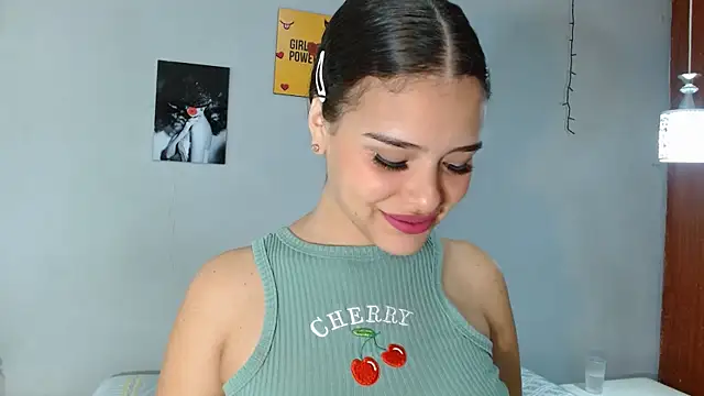 Snapshot of nicole_mayer01 chatting on 10-15-25, 11:21 nicole mayer01 online show from 10-15-25, 11:21