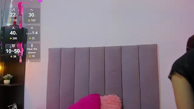 HoollyHendrix online show from 10-21-25, 07:58