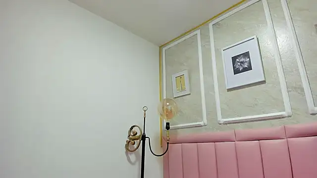 HoollyHendrix online show from 12-01-25, 08:25