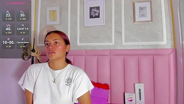 HoollyHendrix online show from 02-06-26, 08:56