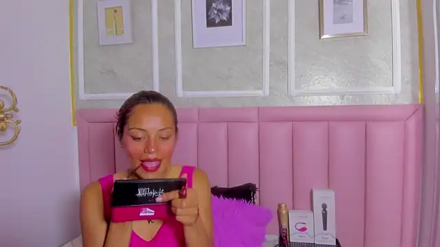 HoollyHendrix online show from 03-05-26, 08:27