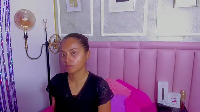 HoollyHendrix online show from 03-11-26, 08:37