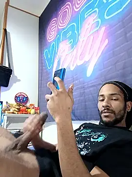 Snapshot of Mikaaa97 chatting on 01-13-26, 01:22 Mikaaa97 online show from 01-13-26, 01:22