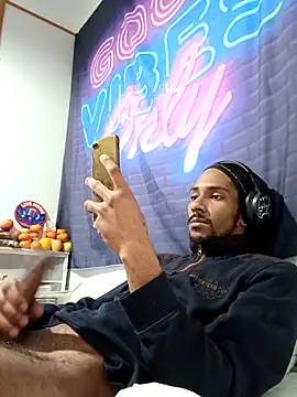 Snapshot of Mikaaa97 chatting on 01-17-26, 05:05 Mikaaa97 online show from 01-17-26, 05:05