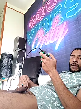 Snapshot of Mikaaa97 chatting on 02-16-26, 01:07 Mikaaa97 online show from 02-16-26, 01:07