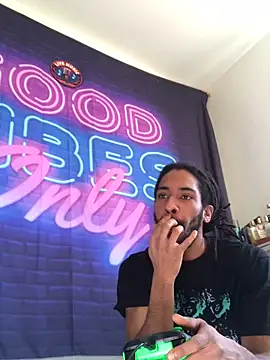 Snapshot of Mikaaa97 chatting on 02-25-26, 11:42 Mikaaa97 online show from 02-25-26, 11:42