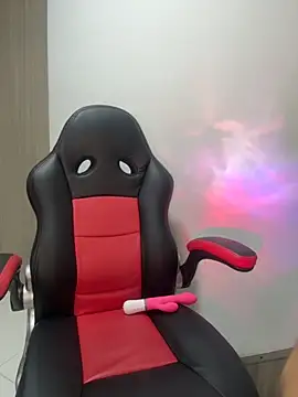 Isa klein online show from 11-05-25, 04:45