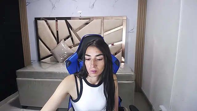 Maily a  online show from 10-25-25, 03:03