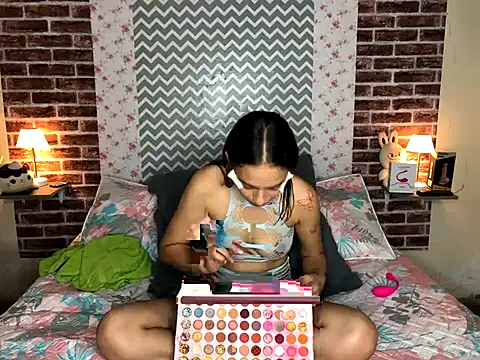 Snapshot of KaMila_M00N chatting on 09-22-25, 01:46 KaMila M00N online show from 09-22-25, 01:46