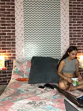 Snapshot of KaMila_M00N chatting on 09-26-25, 04:22 KaMila M00N online show from 09-26-25, 04:22