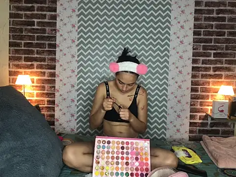 Snapshot of KaMila_M00N chatting on 10-10-25, 04:28 KaMila M00N online show from 10-10-25, 04:28