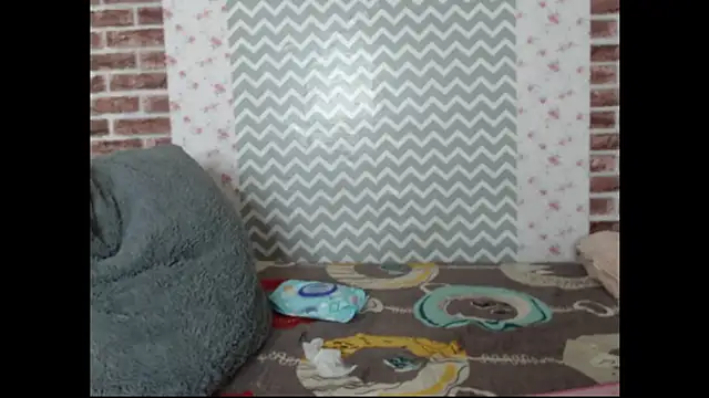 Snapshot of KaMila_M00N chatting on 10-18-25, 04:19 KaMila M00N online show from 10-18-25, 04:19