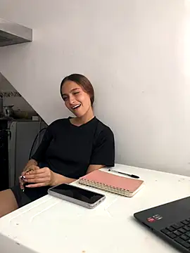 Snapshot of KaMila_M00N chatting on 11-18-25, 07:29 KaMila M00N online show from 11-18-25, 07:29