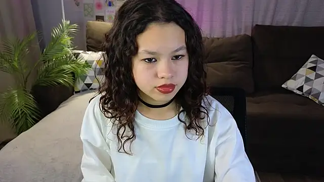 Snapshot of moco_choco chatting on 10-31-25, 01:28 moco choco online show from 10-31-25, 01:28