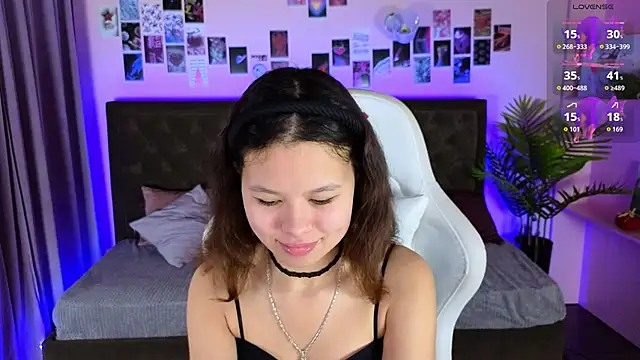 Snapshot of moco_choco chatting on 11-28-25, 07:00 moco choco online show from 11-28-25, 07:00