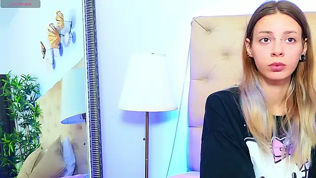 CoraVex online show from 09-18-25, 04:36