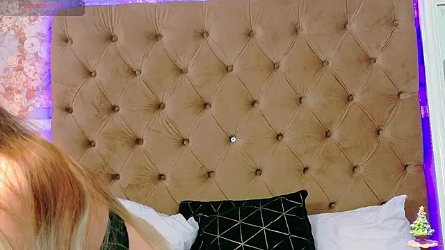 CoraVex online show from 12-18-25, 05:13