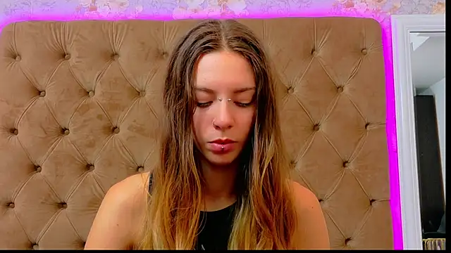 CoraVex online show from 06-11-26, 03:48