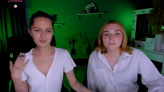 Snapshot of casey_meow_ chatting on 09-22-25, 01:02 casey meow online show from 09-22-25, 01:02