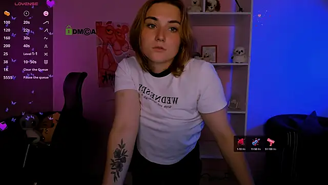 Snapshot of casey_meow_ chatting on 09-24-25, 08:17 casey meow online show from 09-24-25, 08:17