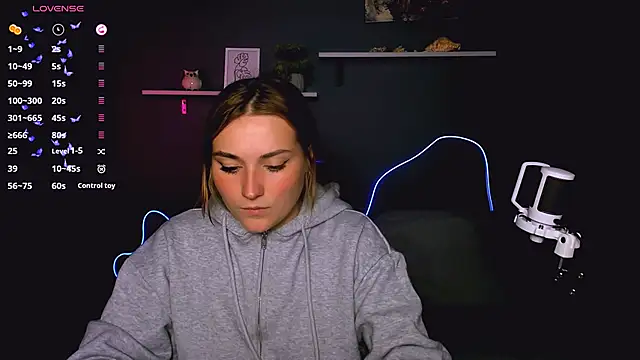 Snapshot of casey_meow_ chatting on 10-16-25, 05:19 casey meow online show from 10-16-25, 05:19