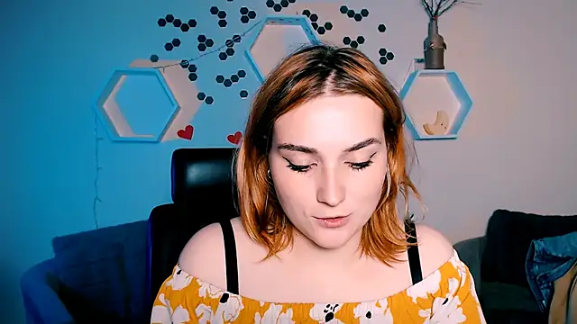 Snapshot of casey_meow_ chatting on 10-17-25, 05:32 casey meow online show from 10-17-25, 05:32