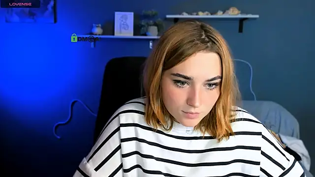 Snapshot of casey_meow_ chatting on 10-23-25, 08:35 casey meow online show from 10-23-25, 08:35