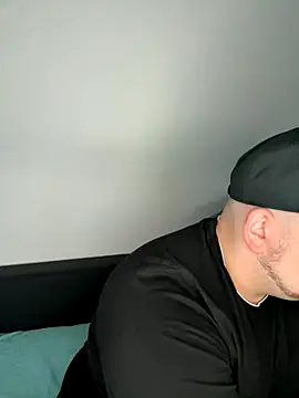Snapshot of xXLustMolchXx chatting on 10-05-25, 04:27 xXLustMolchXx online show from 10-05-25, 04:27