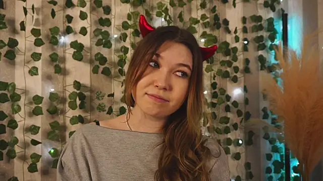 Snapshot of cheeky_cherry_juice chatting on 11-01-25, 01:24 cheeky cherry juice online show from 11-01-25, 01:24