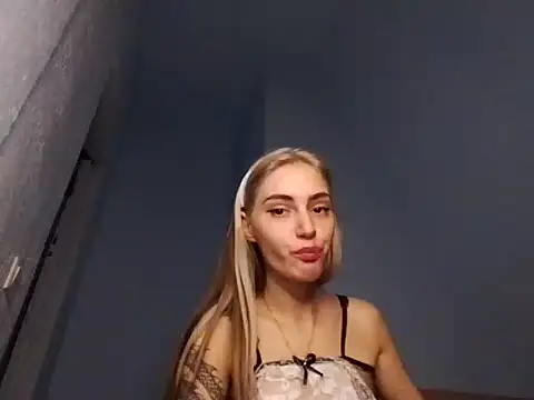 lesyawhite online show from 10-24-25, 04:14