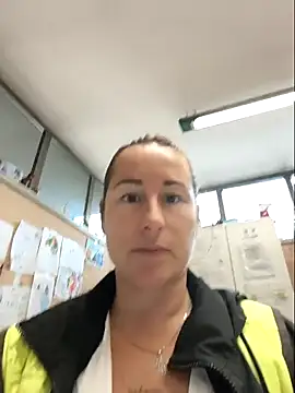 Snapshot of bichota85 chatting on 10-03-25, 10:34 bichota85 online show from 10-03-25, 10:34