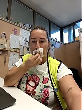 Snapshot of bichota85 chatting on 10-22-25, 10:04 bichota85 online show from 10-22-25, 10:04