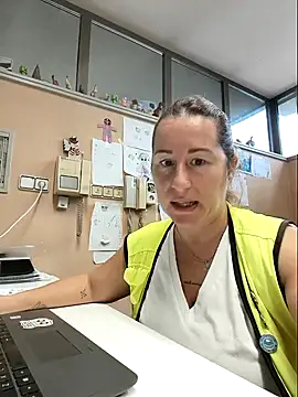 Snapshot of bichota85 chatting on 10-23-25, 10:47 bichota85 online show from 10-23-25, 10:47