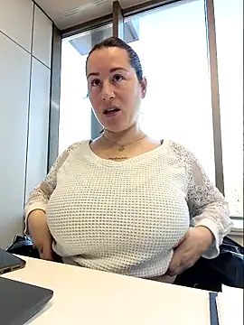 Snapshot of bichota85 chatting on 02-06-26, 09:56 bichota85 online show from 02-06-26, 09:56