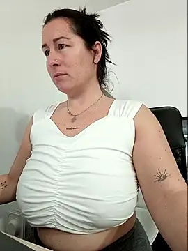 Snapshot of bichota85 chatting on 02-08-26, 11:02 bichota85 online show from 02-08-26, 11:02