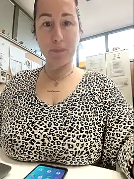 Snapshot of bichota85 chatting on 02-10-26, 12:31 bichota85 online show from 02-10-26, 12:31