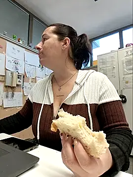 Snapshot of bichota85 chatting on 02-26-26, 10:47 bichota85 online show from 02-26-26, 10:47