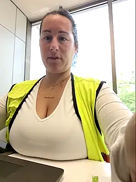 Snapshot of bichota85 chatting on 05-05-26, 09:17 bichota85 online show from 05-05-26, 09:17